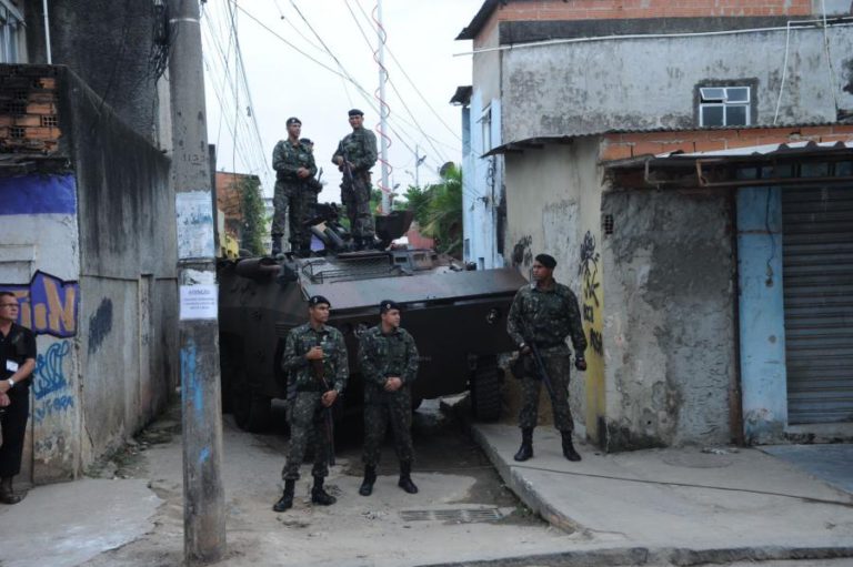 MILITARES ABANDONAM COMANDO DAS FORÇAS DE SEGURANÇA NO RIO DE JANEIRO EM DEZEMBRO