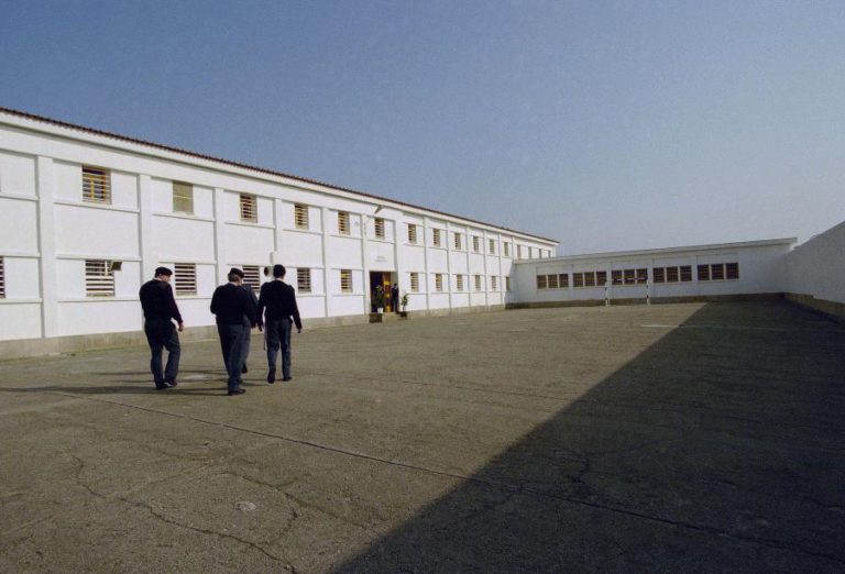 SERVIÇOS PRISIONAIS, REGISTOS E TRIBUNAIS RECEBEM MAIS QUEIXAS NA JUSTIÇA