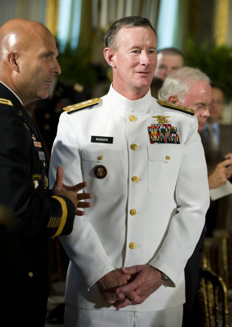 ALMIRANTE PEDE QUE TRUMP LHE RETIRE ACREDITAÇÃO DE SEGURANÇA COMO FEZ COM BRENNAN
