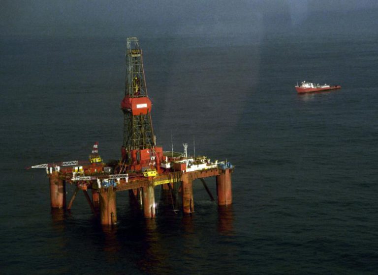 RESERVAS DE PETRÓLEO DOS EUA REGISTAM SUBIDA INESPERADA