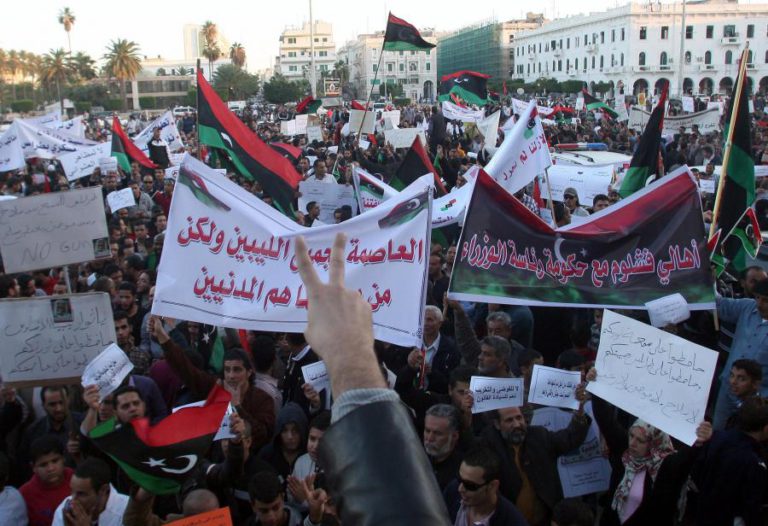 CONDENADOS À MORTE 45 MILITANTES PRÓ-KADHAFI QUE MATARAM MANIFESTANTES NA LÍBIA