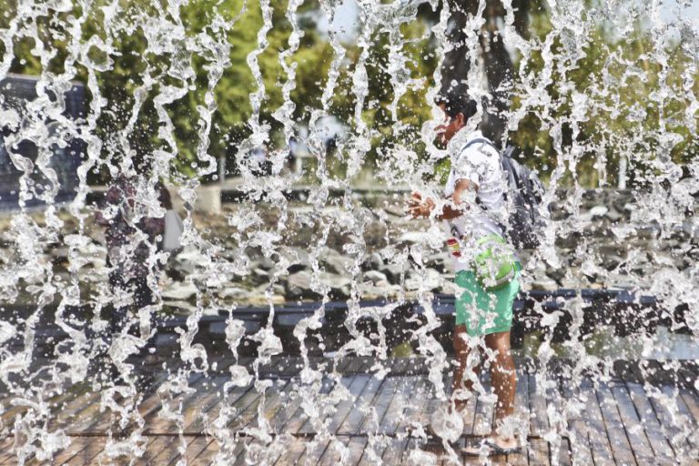 ARS DE LISBOA PREVÊ ABRIGOS TEMPORÁRIOS SE NÍVEL DO PLANO DE CONTINGÊNCIA DEVIDO AO CALOR SUBIR