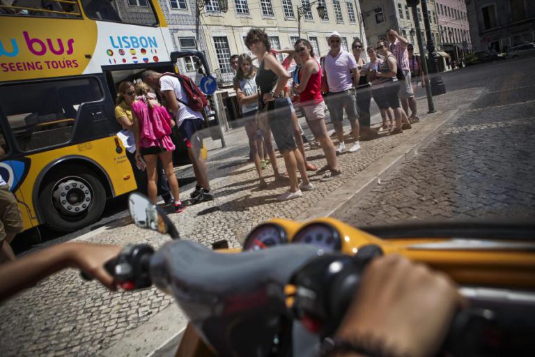MENOS TURISTAS ESTRANGEIROS REDUZEM DORMIDAS NOS HOTÉIS EM 2,9% EM JUNHO