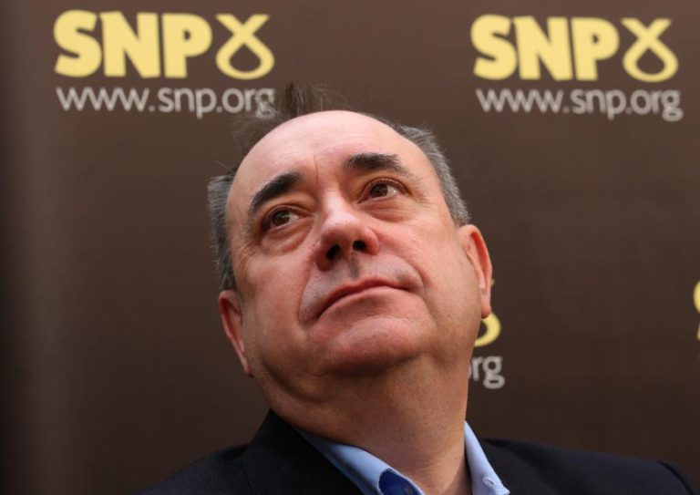 EX-PRIMEIRO-MINISTRO ESCOCÊS ABANDONA PARTIDO APÓS ACUSAÇÕES DE ASSÉDIO SEXUAL