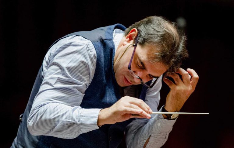 MAESTRO DA ORQUESTRA REAL DO CONCERTGEBOUW AFASTADO APÓS ACUSAÇÕES DE ABUSOS SEXUAIS