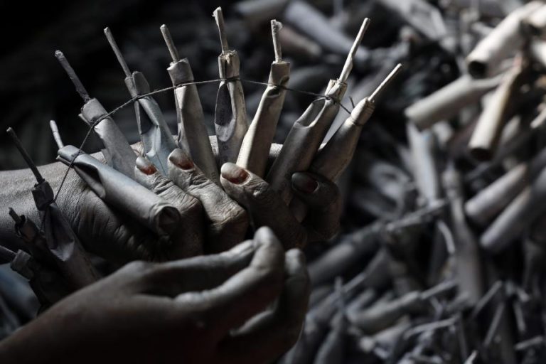 CINCO MIL EMPREGOS EM RISCO COM PROIBIÇÃO DE FOGO-DE-ARTIFÍCIO