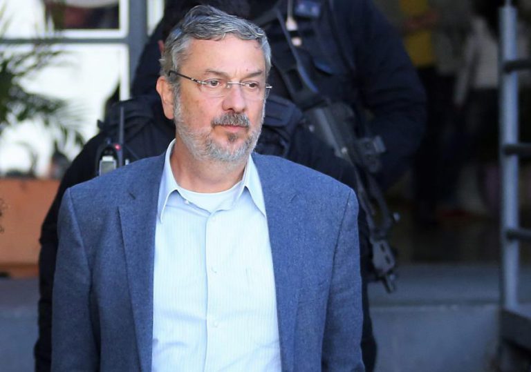 EX-MINISTROS DO ANTIGO GOVERNO DE LULA DA SILVA ACUSADOS DE CORRUPÇÃO