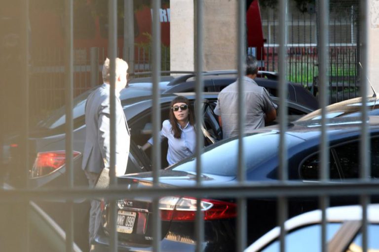 POLICIA REALIZOU BUSCAS À CASA DA EX-PRESIDENTE DA ARGENTINA CRISTINA KIRCHNER