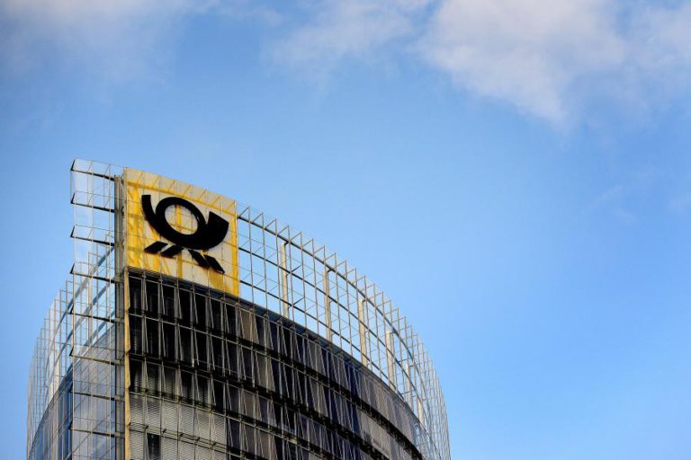 LUCRO DA DHL CAI 9,6% NO 1.º SEMESTRE PARA 1.116 MILHÕES DE EUROS