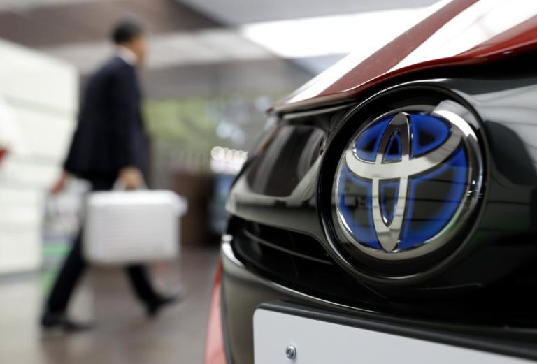 TOYOTA ASSOCIA-SE À UBER PARA DESENVOLVER CARROS AUTÓNOMOS PARTILHADOS