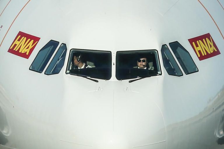 CINCO FERIDOS EM ATERRAGEM DE EMERGÊNCIA DE AVIÃO CHINÊS COM 157 PASSAGEIROS