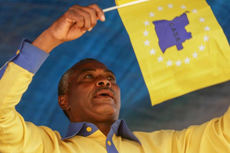 TRIBUNAL CONSTITUCIONAL INTERDITA ABEL CHIVUKUVUKU DE CRIAR PARTIDO POLÍTICO EM ANGOLA