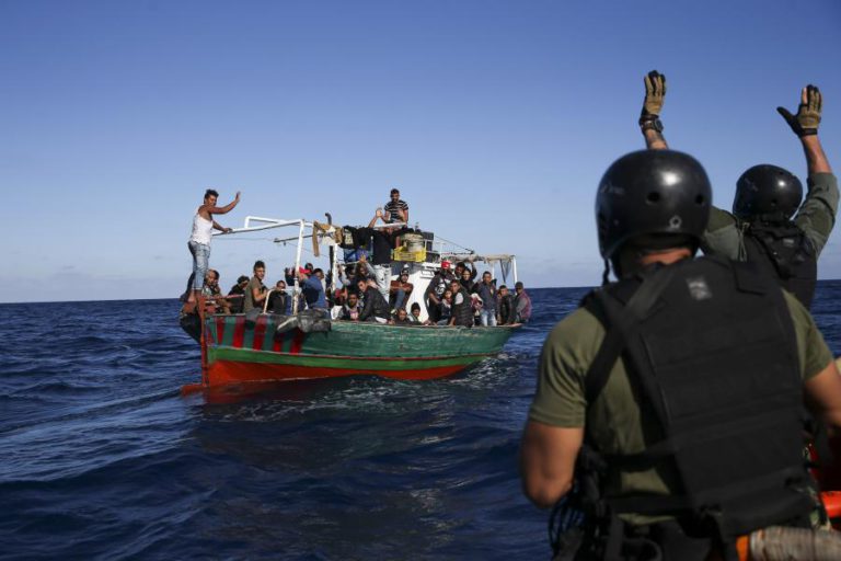 DOZE PAÍSES DA UE PROCURARAM SOLUÇÃO DURADOURA PARA FLUXO MIGRATÓRIO