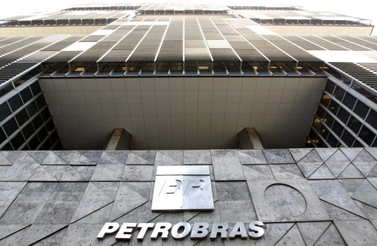 PETROBRAS REGISTA LUCRO DE 2,3 MIL MILHÕES DE EUROS NO SEGUNDO TRIMESTRE DO ANO