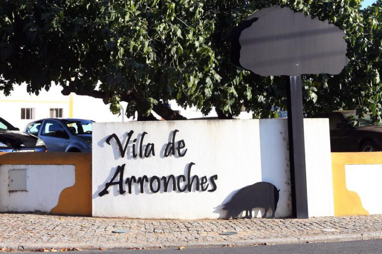 HOMEM DE 53 ANOS ENCONTRADO MORTO NO SEU CARRO NA VILA ALENTEJANA DE ARRONCHES