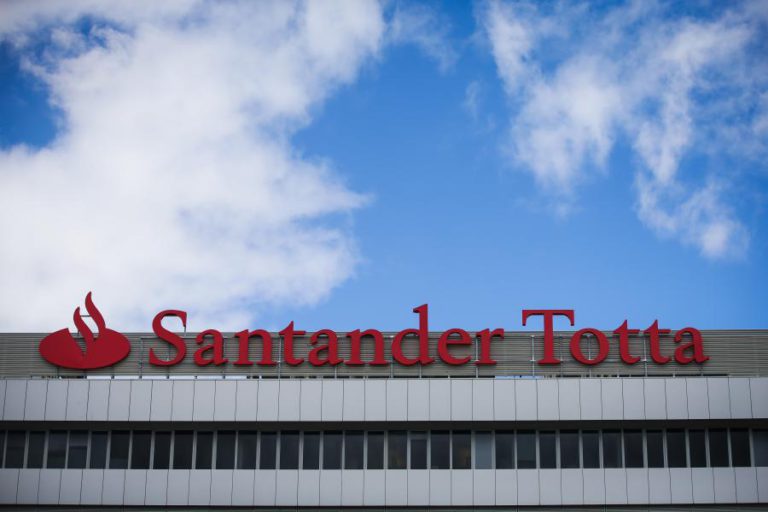 LUCROS DO SANTANDER EM PORTUGAL SOBEM 15,2% PARA 263,6 ME NO 1.º SEMESTRE