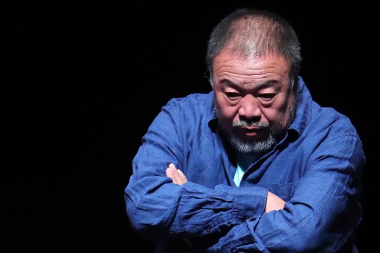 ARTISTA CHINÊS DENUNCIA NAS REDES SOCIAIS DEMOLIÇÃO DE ESTÚDIO EM PEQUIM