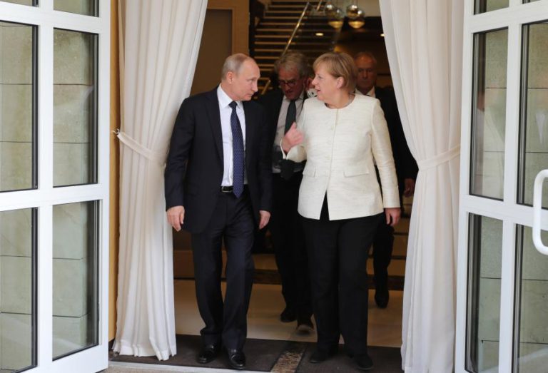 MERKEL RECEBE HOJE PUTIN PARA FALAR DE SÍRIA, UCRÂNIA, IRÃO E ECONOMIA