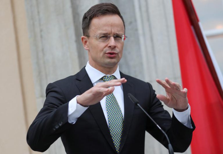 MINISTRO HÚNGARO DIZ QUE REJEIÇÃO DAS MIGRAÇÕES PELA HUNGRIA E ITÁLIA REFLETE OPINIÃO DOS EUROPEUS
