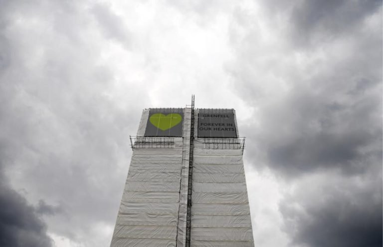 PORTUGUÊS JULGADO POR TER FINGIDO SER VÍTIMA DO INCÊNDIO DA TORRE GRENFELL