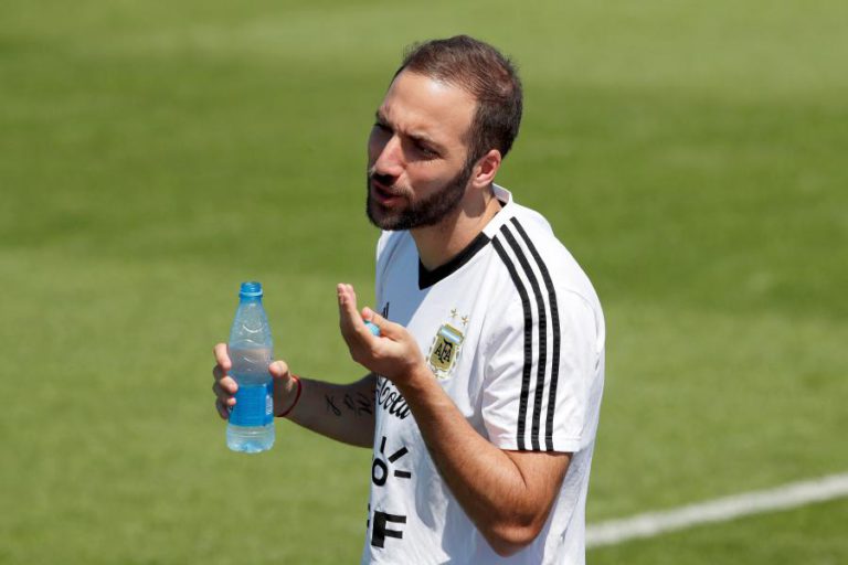 AC MILAN ANUNCIA CONTRATAÇÃO DO ARGENTINO GONZALO HIGUAIN