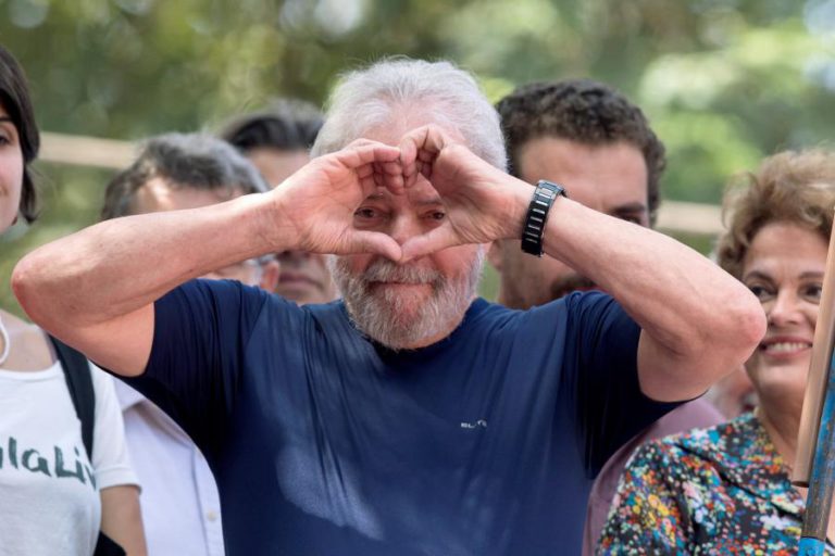 LULA DA SILVA CONTINUA À FRENTE EM SONDAGEM PARA AS PRESIDENCIAIS BRASILEIRAS