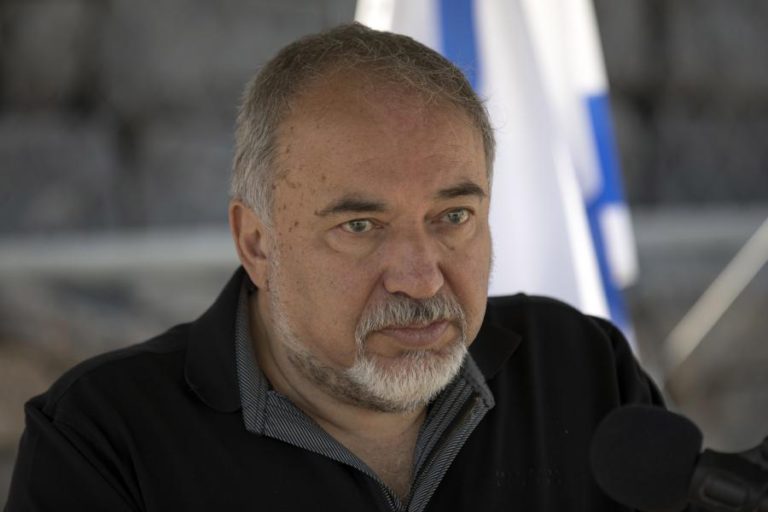 ISRAEL BLOQUEOU FORNECIMENTO DE COMBUSTÍVEL E DE GÁS À FAIXA DE GAZA