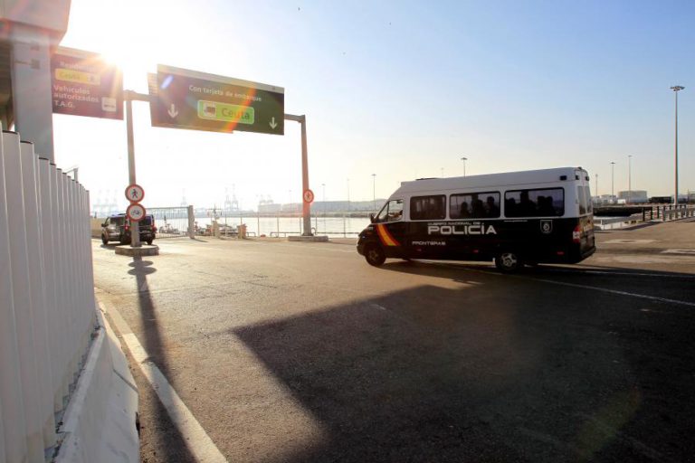 PELO MENOS 200 IMIGRANTES ENTRARAM EM CEUTA