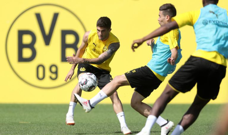 DORTMUND DE RAPHAEL GUERREIRO GOLEIA E É PRIMEIRO NA LIGA ALEMÃ DE FUTEBOL