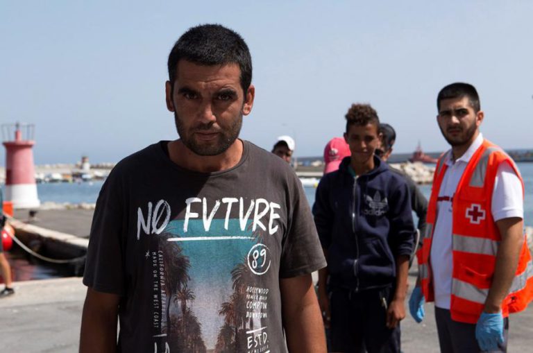 AUTORIDADES ESPANHOLAS RESGATARAM 111 IMIGRANTES DO MAR DE ALBORÃO