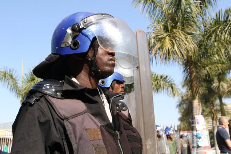 FORÇAS DE SEGURANÇA AUMENTAM REPRESSÃO À OPOSIÇÃO NO ZIMBABUÉ