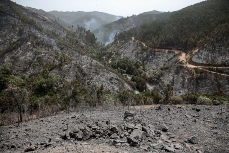 FOGO EM MONCHIQUE AGRAVOU-SE E OBRIGOU A DESLOCAR MAIS HABITANTES