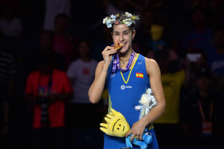 CAROLINA MARÍN É A PRIMEIRA COM TRÊS TÍTULOS MUNDIAIS INDIVIDUAIS DE BADMINTON