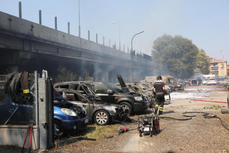 PELO MENOS UM MORTO E 60 A 70 FERIDOS NA EXPLOSÃO DE UM CAMIÃO EM ITÁLIA