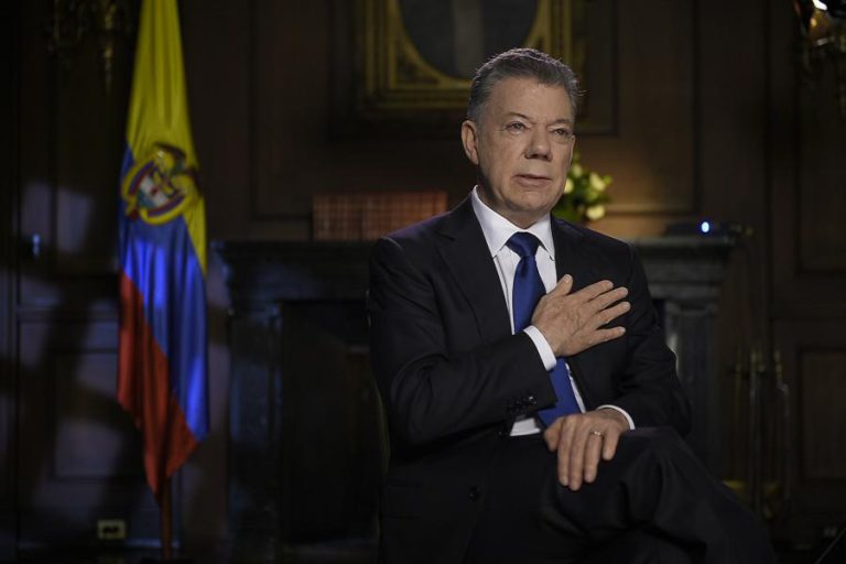 PRESIDENTE DA COLÔMBIA DESTACA ACORDO DE PAZ COM AS FARC NO ÚLTIMO DIA DO MANDATO