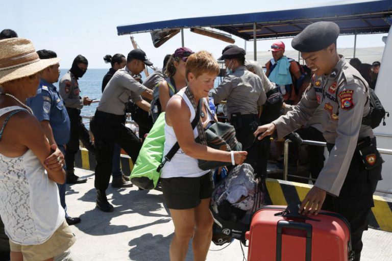 CERCA DE SETE MIL TURISTAS RETIRADOS DAS ILHAS GILI, NA INDONÉSIA, APÓS SISMO