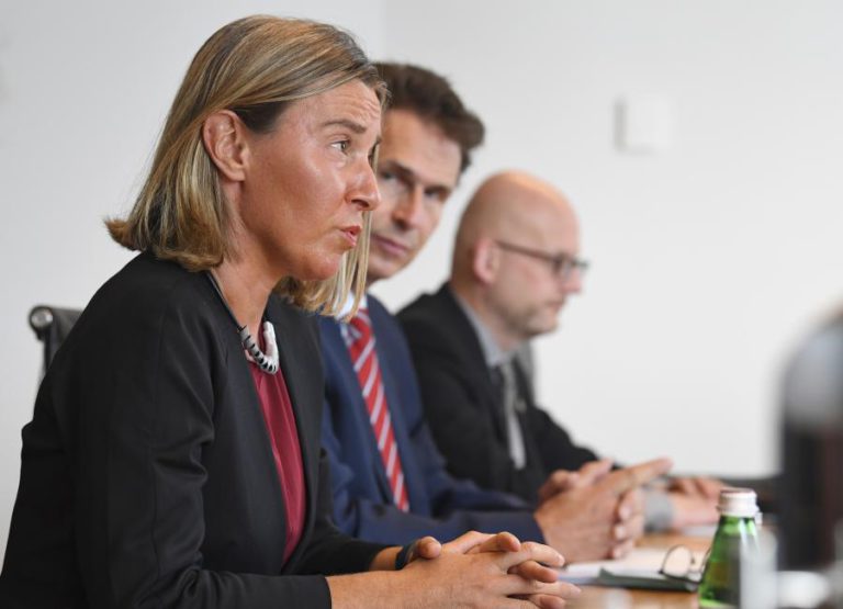 PAÍSES DA UE DEVEM ASSUMIR MAIOR RESPONSABILIDADE NA QUESTÃO DO IMIGRANTES – COMISSÁRIA