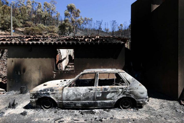 OITO PESSOAS FERIDAS EM FOGOS NESTE MÊS MANTÊM-SE INTERNADAS