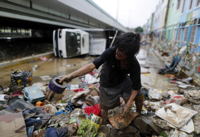 PELO MENOS DOIS MORTOS E UM MILHÃO DE PESSOAS AFETADAS POR INUNDAÇÕES NAS FILIPINAS