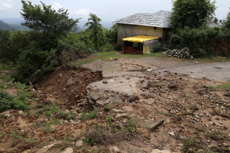 PELO MENOS 16 MORTOS DEVIDO A FORTES CHUVAS NO NORTE DA ÍNDIA
