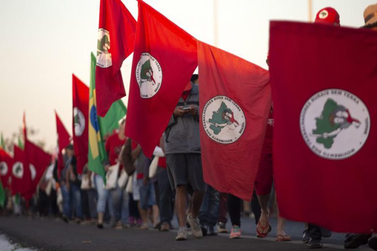 MILHARES DE ATIVISTAS CHEGARAM A BRASÍLIA PARA APOIAR A CANDIDATURA DE LULA