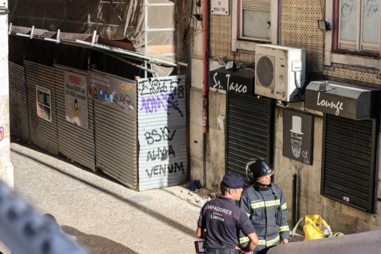 ACIDENTE EM PRÉDIO EM OBRAS PROVOCOU UM MORTO E UM FERIDO LIGEIRO EM LISBOA