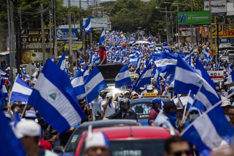 MILHARES DE PESSOAS EXIGEM DEMISSÃO DE ORTEGA EM MANIFESTAÇÃO NA NICARÁGUA