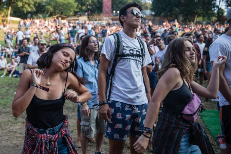 FESTIVAL PAREDES DE COURA ENCERRA COM REGRESSO DE ARCADE FIRE 13 ANOS DEPOIS