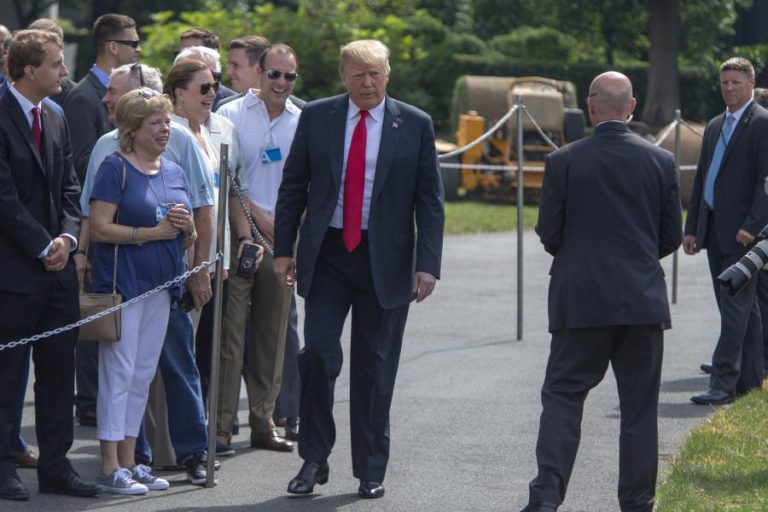 TRUMP DIZ QUE SEU ANTIGO DIRETOR DE CAMPANHA EM JULGAMENTO É “BOA PESSOA”