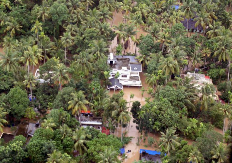 NOVO BALANÇO APONTA PARA PELO MENOS 357 MORTOS APÓS INUNDAÇÕES EM KERALA, ÍNDIA