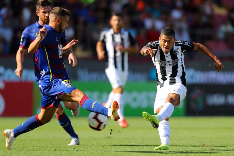 DESPORTIVO DE CHAVES VENCE PORTIMONENSE E SOMA PRIMEIROS PONTOS