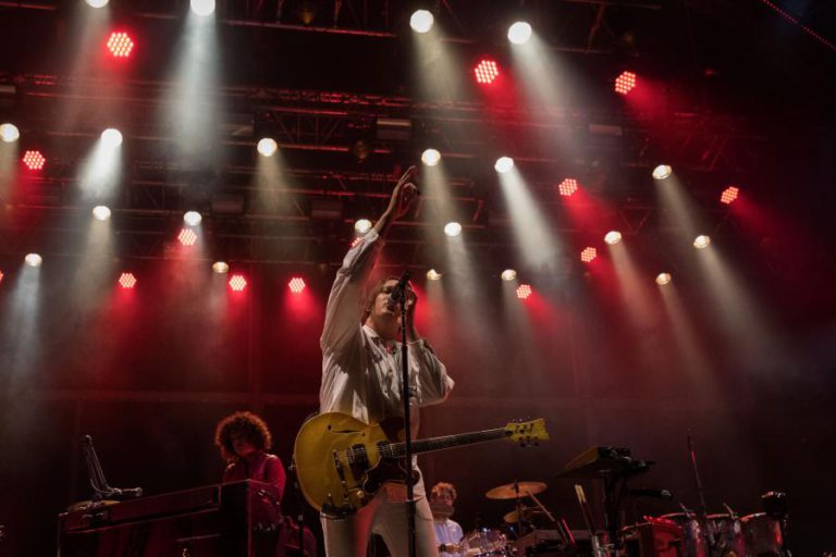 ARCADE FIRE DERAM “TUDO AGORA” NO PAREDES DE COURA 2018 E NÃO DESILUDIRAM