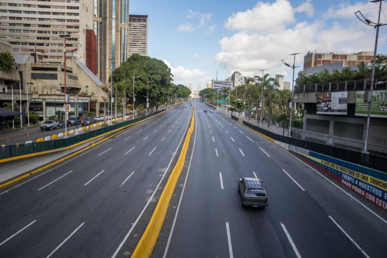 GREVE GERAL ESVAZIA RUAS DE CARACAS