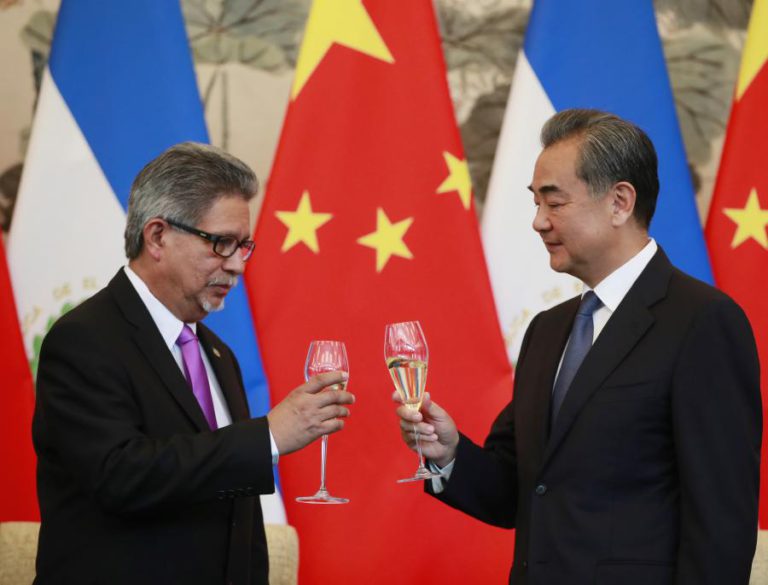 CHINA E EL SALVADOR ESTABELECEM RELAÇÕES DIPLOMÁTICAS EM PEQUIM